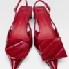 Die niedrigen Duelo-Slingbacks Runde und eckige Kitten Heels
