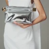 Die Rond Carré Clutch Take-out Clutch