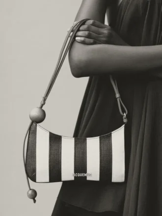 Die Schultertasche Bisou Perle mit Perlenverzierung