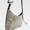 Die Schultertasche Bisou Perle mit Perlenverzierung