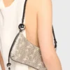 Die Schultertasche Bisou Perle mit Perlenverzierung
