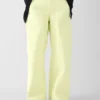 Maßgeschneiderte Gore-Tex-Hose Jacquemus + Nike Maßgeschneiderte Hose aus Gore-Tex – Zusammenarbeit zwischen Jacquemus und Nike